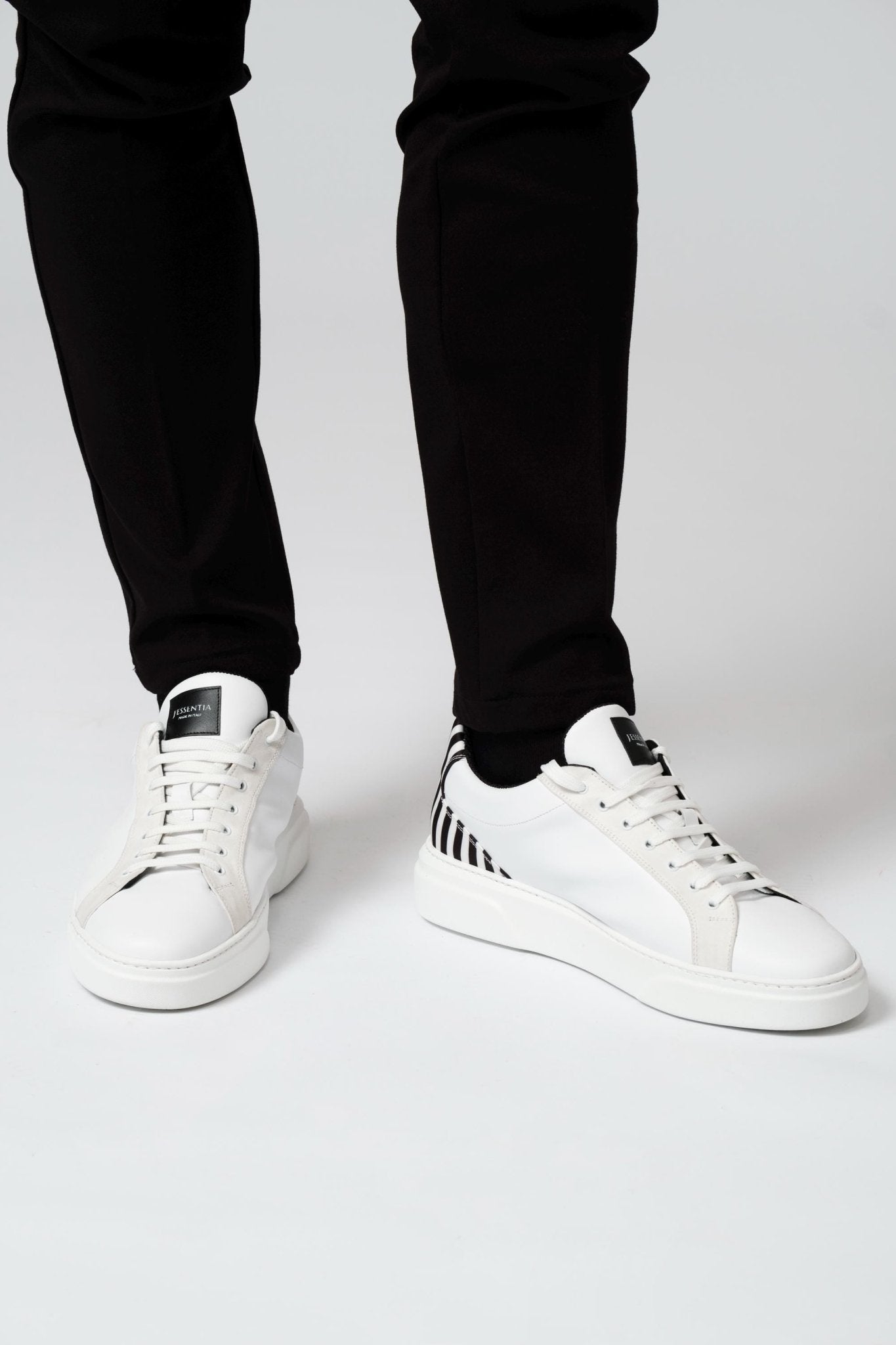 Sneakers artigianali Black and White - J'ESSENTIA - #francesca_jennifer_puzzo#